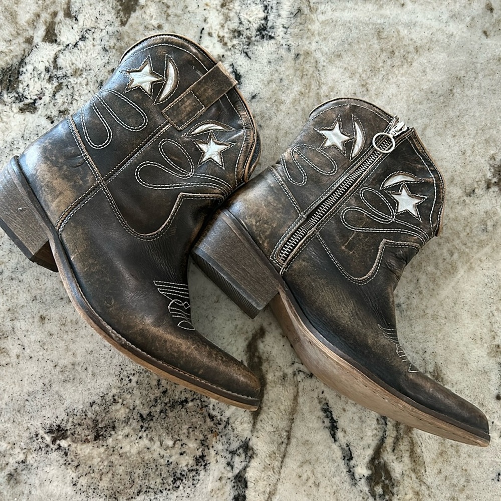 JEFFREY CAMPBELL WESTERN COWBOY BOOTIES